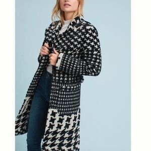 SOLD——Anthropologie Black and White Houndstooth Women’s Sweater Coat